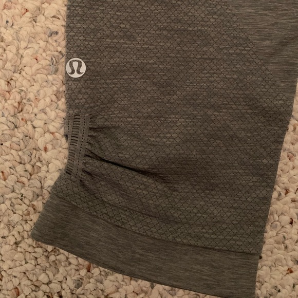 Lululemon Crops - Picture 3 of 4